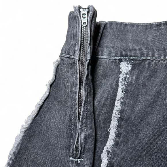 Mall Goth Hot Topic Black Denim Mini Skirt with Chain Accent Emo Grunge - Picture 4 of 7